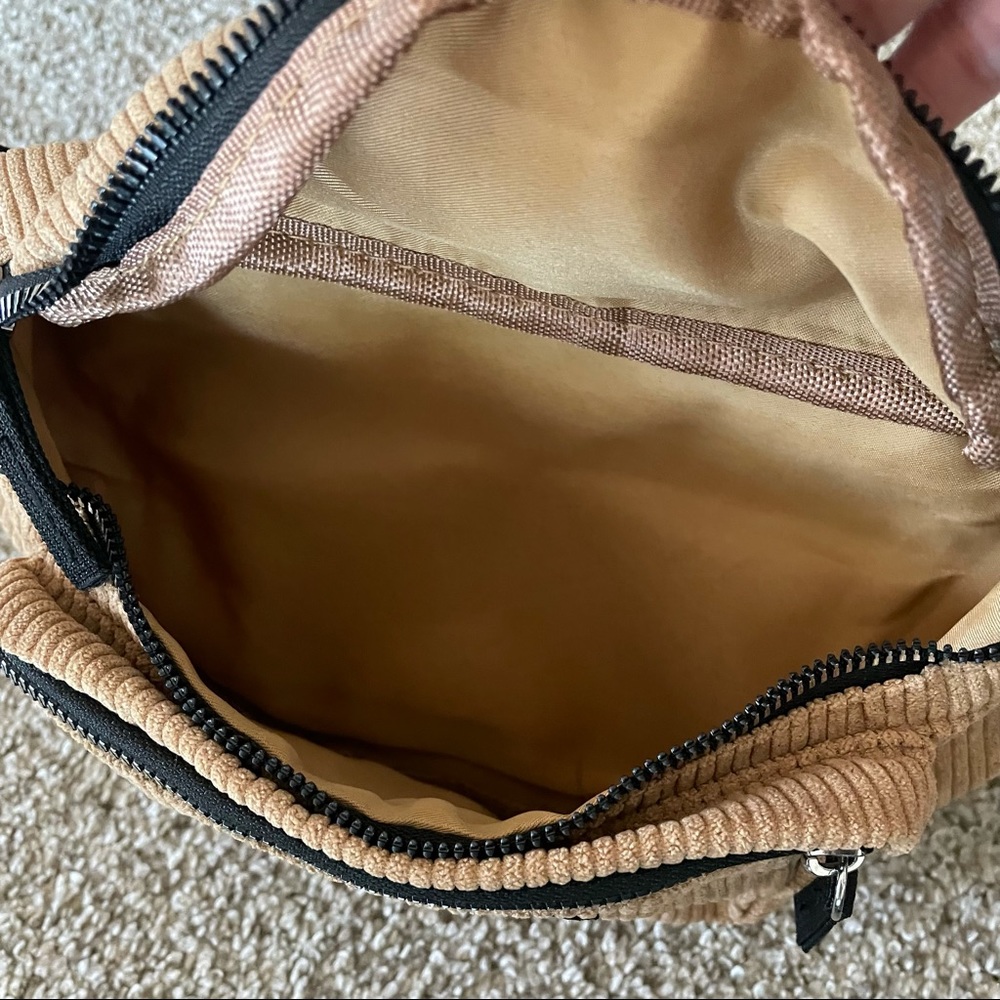 Hip Pouch - Picture 3 of 5